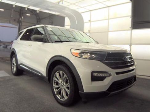 Used 2020 Ford Explorer XLT w/ Equipment Group 202A AWD/4WD image 3
