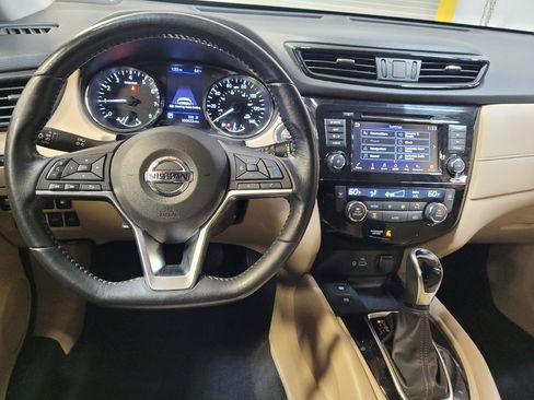 Used 2020 Nissan Rogue SV w/ Premium Package FWD image 22