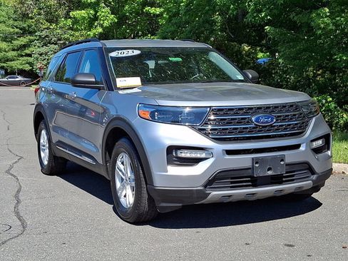 Certified 2023 Ford Explorer XLT w/ Equipment Group 202A AWD/4WD image 2