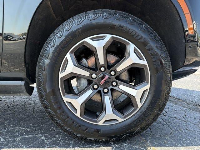 Used 2025 GMC Yukon AT4 Ultimate AWD/4WD image 12