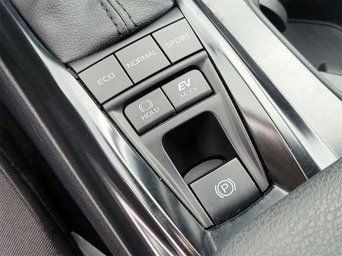 Used 2025 Toyota Camry LE image 29