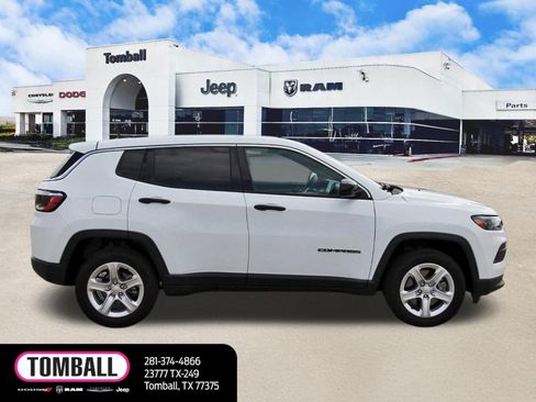 Used 2023 Jeep Compass Sport image 8