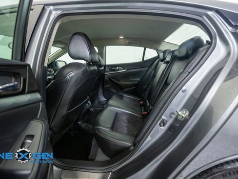 Used 2018 Nissan Maxima SR w/ Midnight Edition FWD image 29