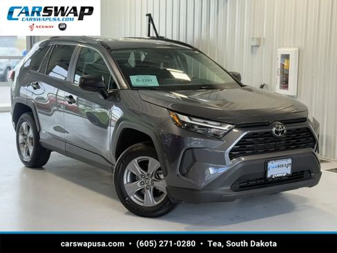 Used 2025 Toyota RAV4 LE AWD/4WD image 1