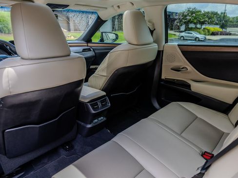 Used 2023 Lexus ES 300h w/ Premium Package FWD image 31