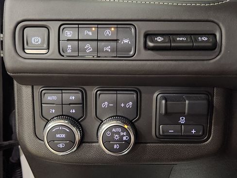 Used 2024 GMC Yukon XL Denali Ultimate AWD/4WD image 44