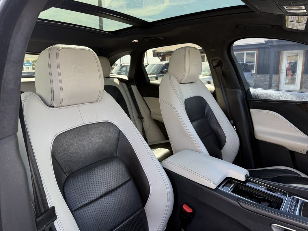 Used 2018 Jaguar F-PACE S AWD/4WD image 29