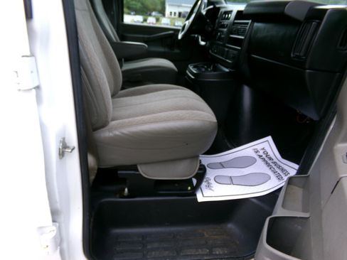 Used 2016 GMC Savana 2500 Extended image 9