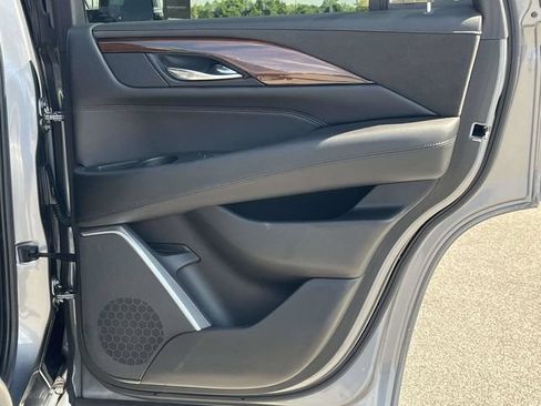 Used 2020 Cadillac Escalade Luxury w/ Escalade Sport Edition AWD/4WD image 27