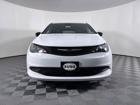 New 2026 Chrysler Voyager LX image 2