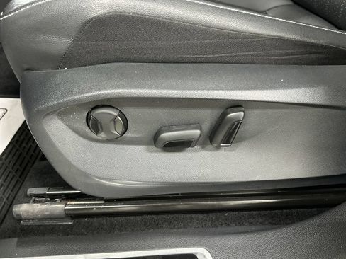 Certified 2024 Volkswagen Tiguan SE R-Line AWD/4WD image 10