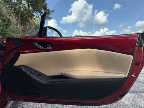 Used 2019 MAZDA MX-5 Miata RF Grand Touring RWD image 14