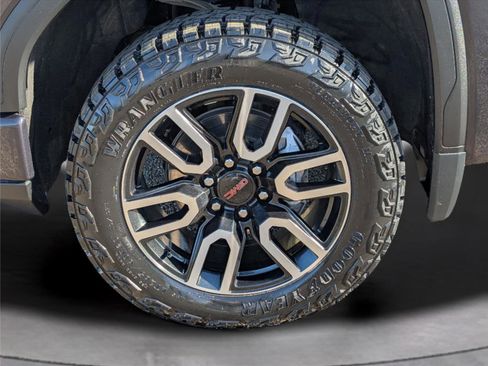 Used 2023 GMC Sierra 1500 AT4 w/ AT4 Premium Package image 11