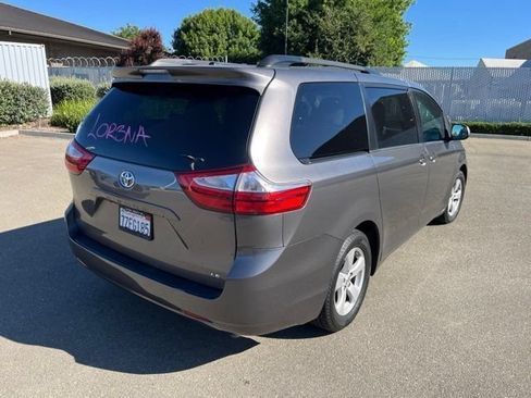 Used 2017 Toyota Sienna LE FWD image 5