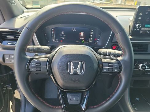Certified 2025 Honda Pilot Black Edition image 15