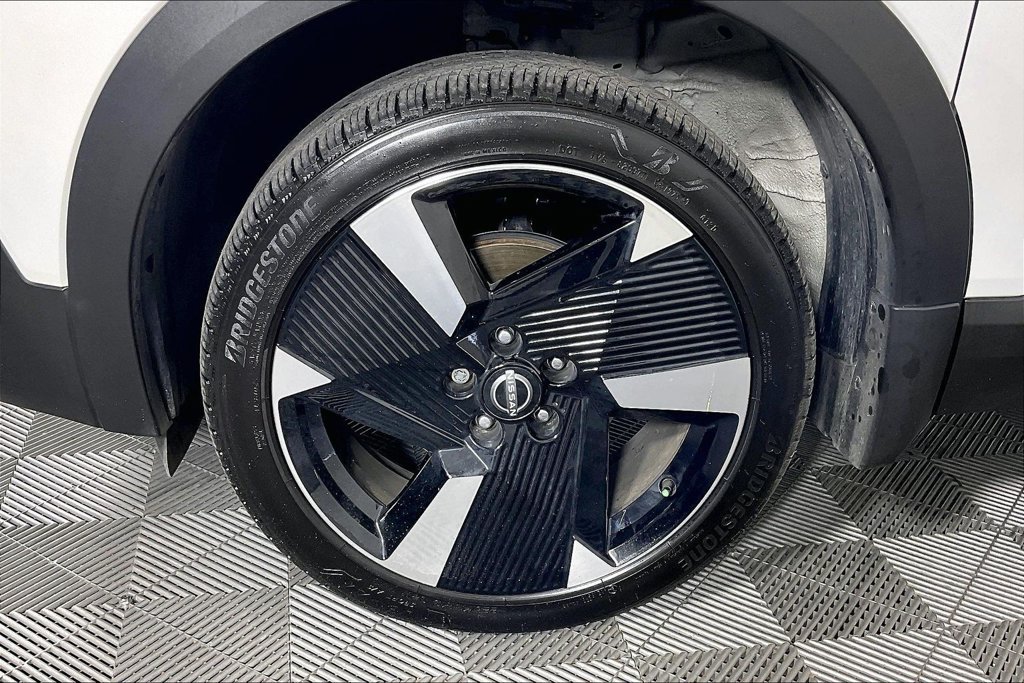 Used 2025 Nissan Kicks SR FWD image 10