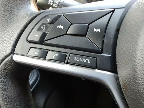 Used 2021 Nissan Versa S FWD image 13