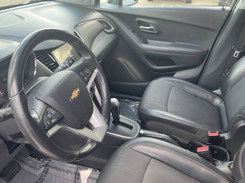 Used 2019 Chevrolet Trax LT w/ LT Convenience Package FWD image 13