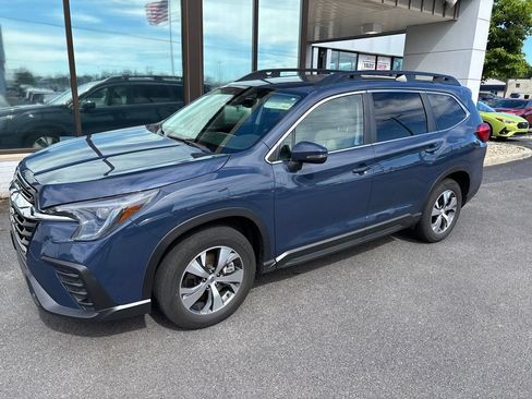 Used 2023 Subaru Ascent Premium w/ Convenience Package AWD/4WD image 3