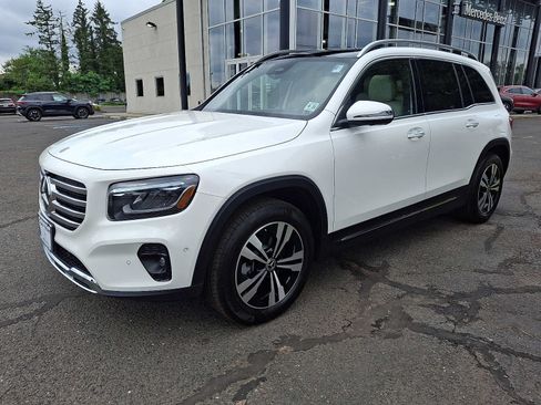 Used 2026 Mercedes-Benz GLB 250 4MATIC image 3