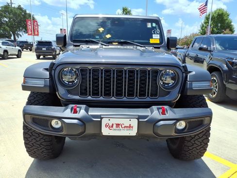 Used 2025 Jeep Gladiator Rubicon w/ Safety Group AWD/4WD image 2