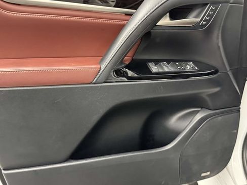 Used 2019 Lexus LX 570 4WD w/ Luxury Package image 35