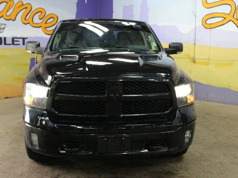 Used 2019 RAM 1500 Classic SLT w/ Black Appearance Group AWD/4WD image 3