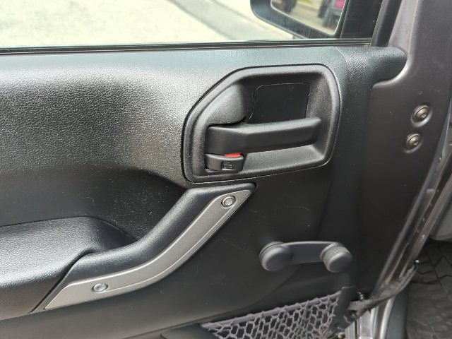 Used 2017 Jeep Wrangler Sport AWD/4WD image 15
