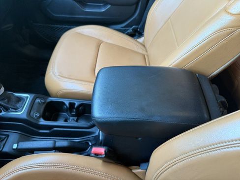 Used 2021 Jeep Gladiator Sport image 27