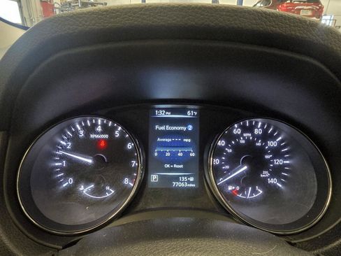 Used 2017 Nissan Rogue S image 19