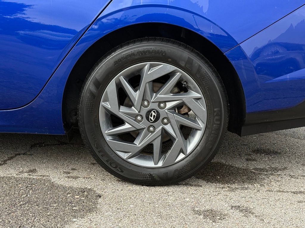 Used 2024 Hyundai Elantra SEL FWD image 4