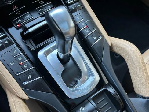 Used 2014 Porsche Cayenne Platinum Edition image 38