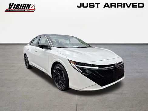 New 2026 Nissan Sentra SR w/ SR Premium Package FWD image 3