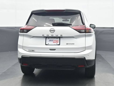 Used 2024 Nissan Rogue SV AWD/4WD image 5