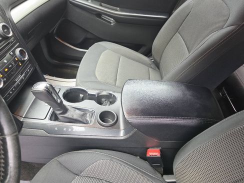 Used 2017 Ford Explorer XLT FWD image 21