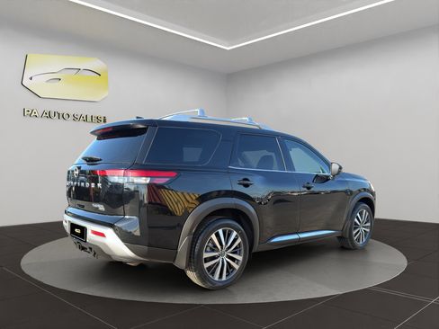 Used 2022 Nissan Pathfinder Platinum w/ Cargo Package image 7