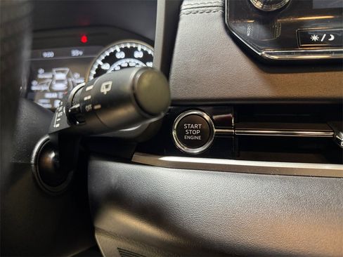 Used 2022 Mitsubishi Outlander SE image 29