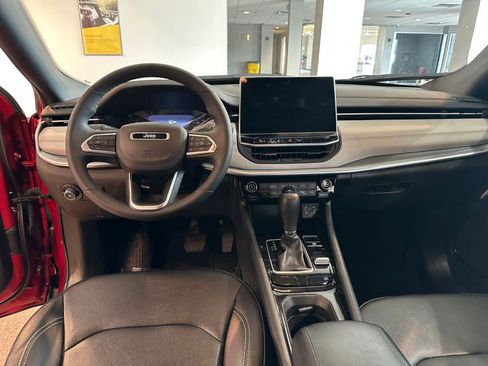 Used 2025 Jeep Compass Limited image 34