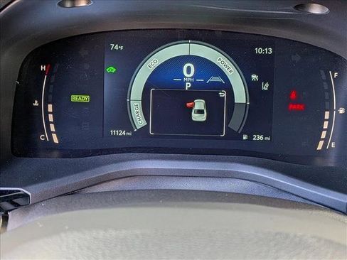 Used 2025 Toyota Camry SE FWD image 11