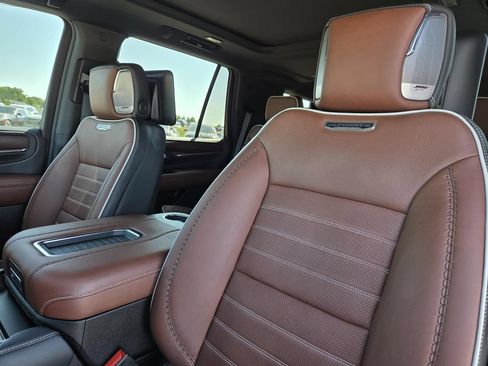 Used 2023 GMC Yukon Denali Ultimate w/ LPO, Floor Liner Package AWD/4WD image 26