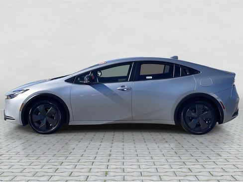 Certified 2025 Toyota Prius LE image 2