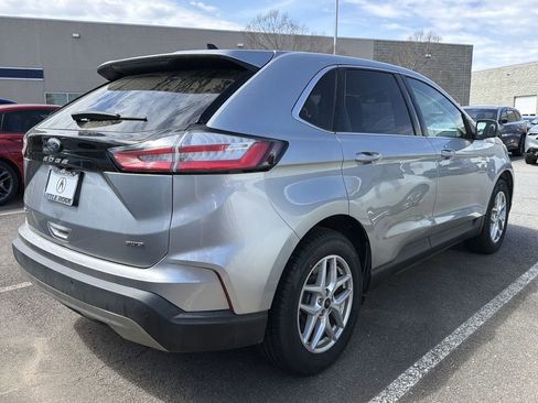 Used 2024 Ford Edge SEL image 4