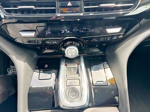 Used 2023 Acura MDX SH-AWD image 24