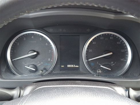 Used 2019 Toyota Highlander Limited image 22