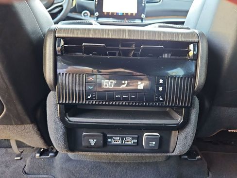 Used 2024 Jeep Wagoneer L Series III w/ Flexible Seating Group image 31