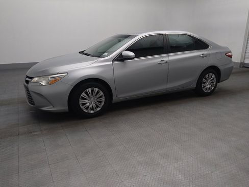 Used 2016 Toyota Camry LE image 2