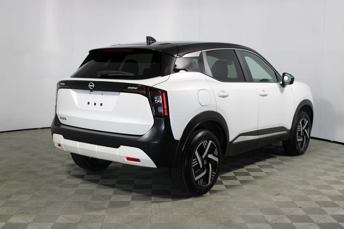 Used 2025 Nissan Kicks SV FWD image 24