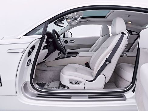 Used 2014 Rolls-Royce Wraith RWD image 38