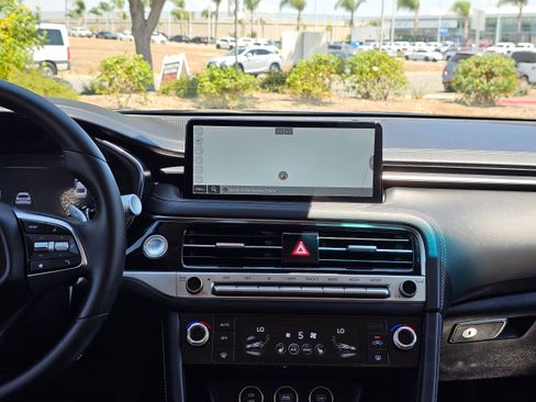 Used 2025 Genesis G70 2.5T image 24