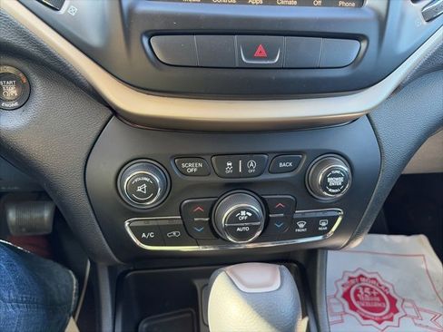 Used 2015 Jeep Cherokee Latitude w/ Comfort/Convenience Group image 23